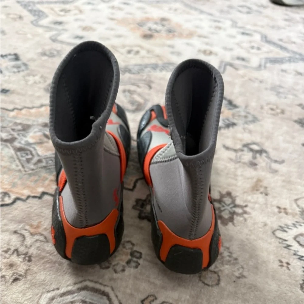 Teva P2 Technical Water Shoes‎ - Kids Size 4 (Fits Women’s 6) - Grey & Orange